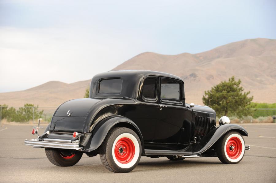  Ford 5-Window Coupe Hot Rod 1932 года  (фото 2 из 5)
